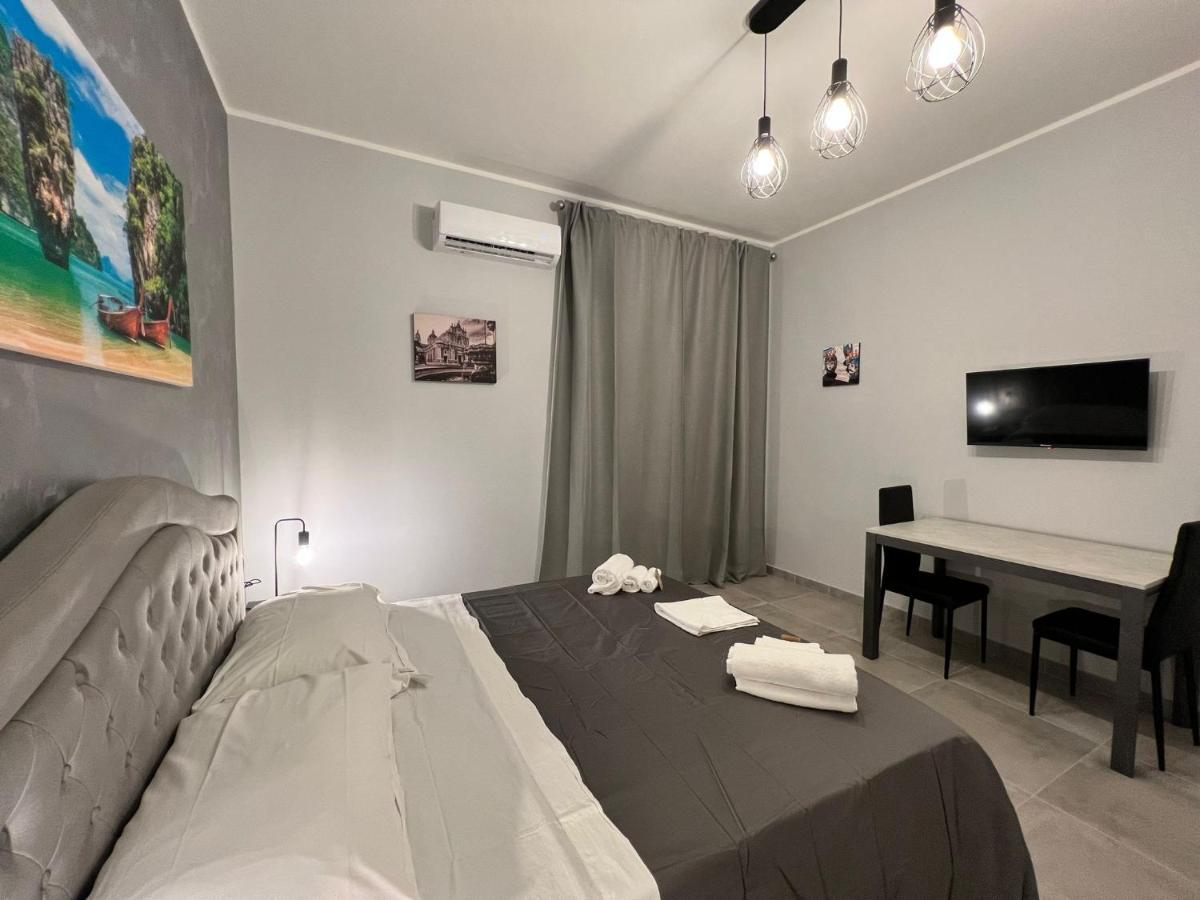 Holiday House Aeroporto di Catania Fontana Rossa Esterno foto